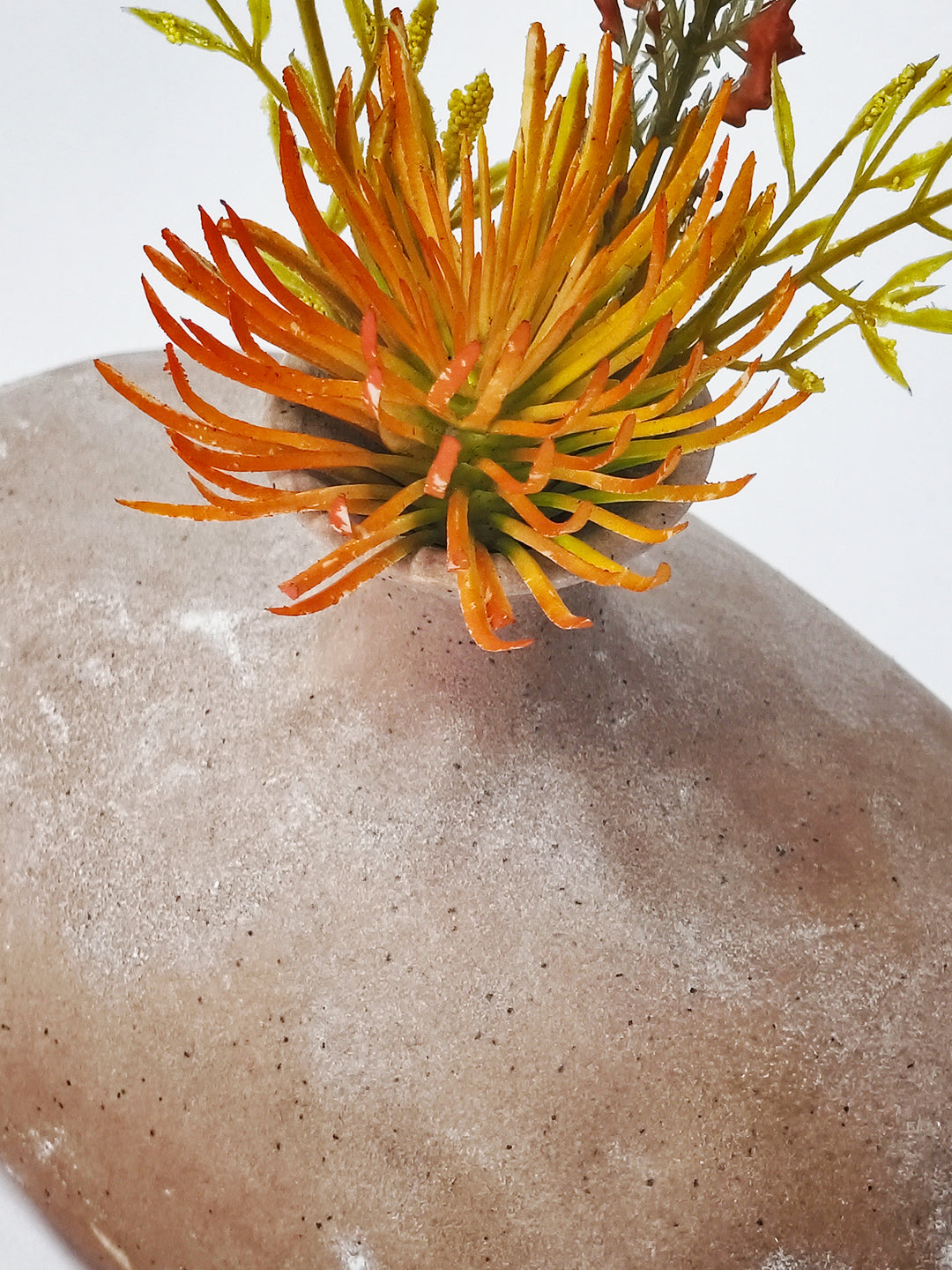Earthy Pebble Vase - 1ocm