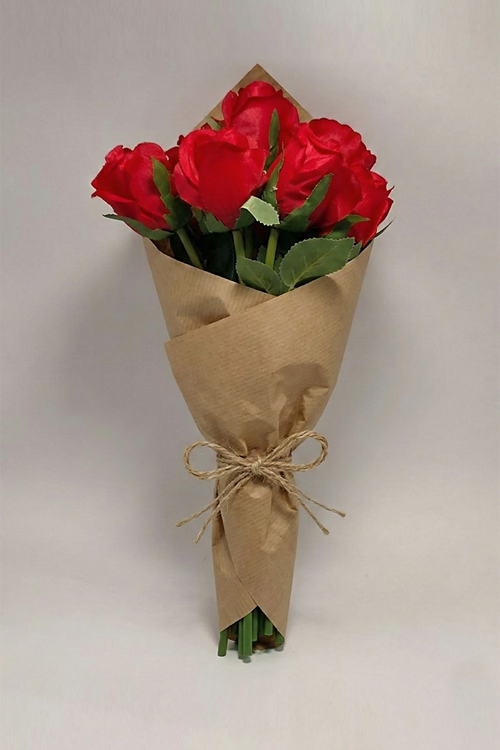12 Red Rose Stems - 33cm