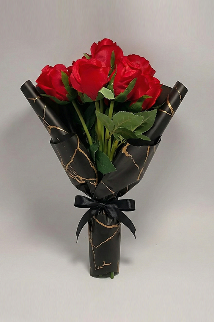 12 Red Rose Stems - 33cm